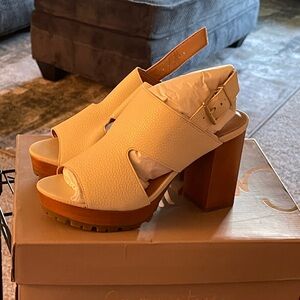 Crown Vintage platform heeled sandal